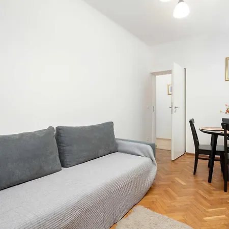 Traditional In Close To The Park, River And Market By Renters 제수프