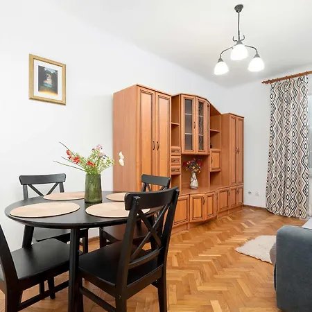 Traditional In Close To The Park, River And Market By Renters *