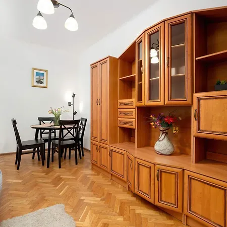 Traditional In Close To The Park, River And Market By Renters