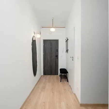 Traditional In Close To The Park, River And Market By Renters 아파트 *