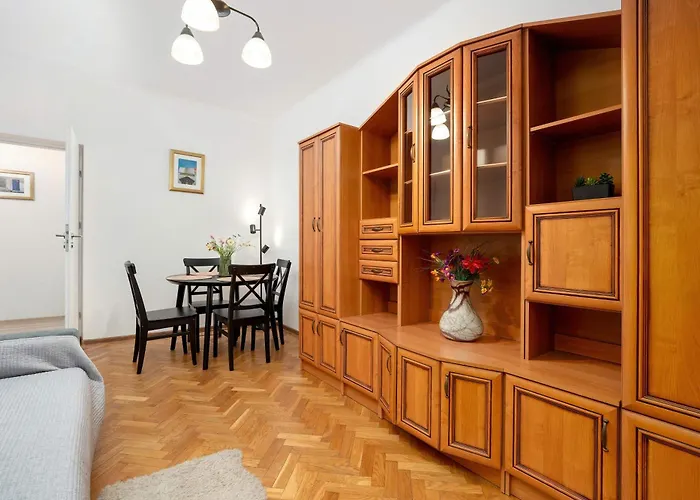 Traditional In Close To The Park, River And Market By Renters